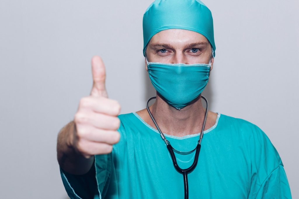 Doctor wearing a mask in a clinical setting, representing respiratory and lung health